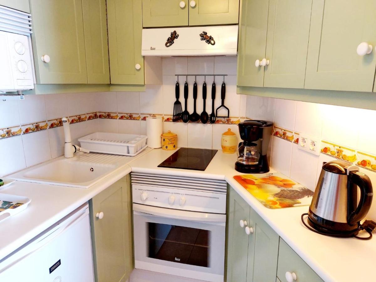 First Line Villa Floor Studio Apartment With Amazing Sea View Air Conditioned Just 50M From The Beach Costa Adeje  Exterior photo