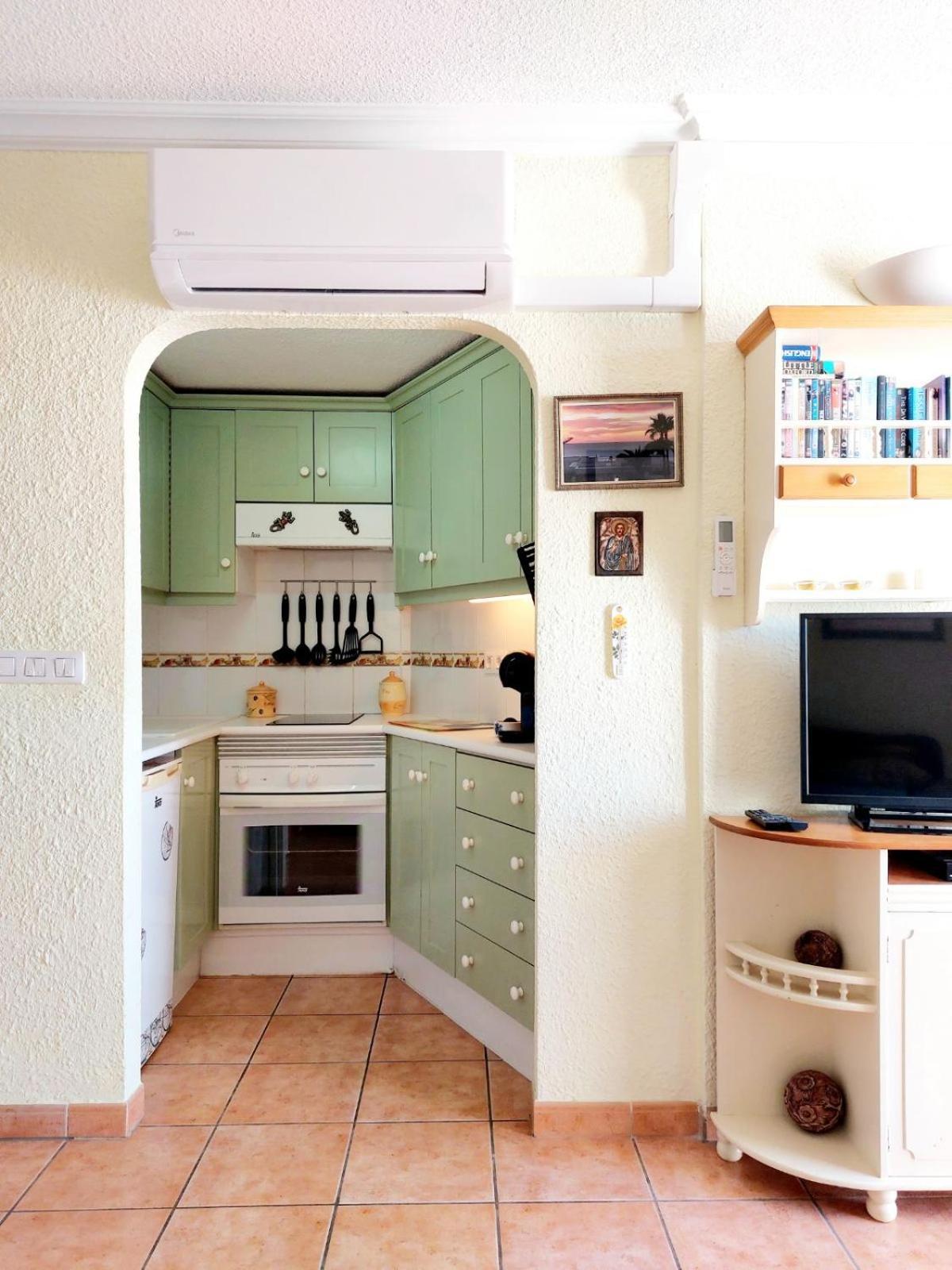 First Line Villa Floor Studio Apartment With Amazing Sea View Air Conditioned Just 50M From The Beach Costa Adeje  Exterior photo